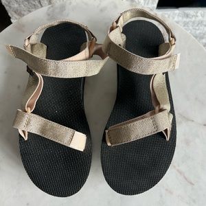 Tech Black and Gold Sandal Size 9